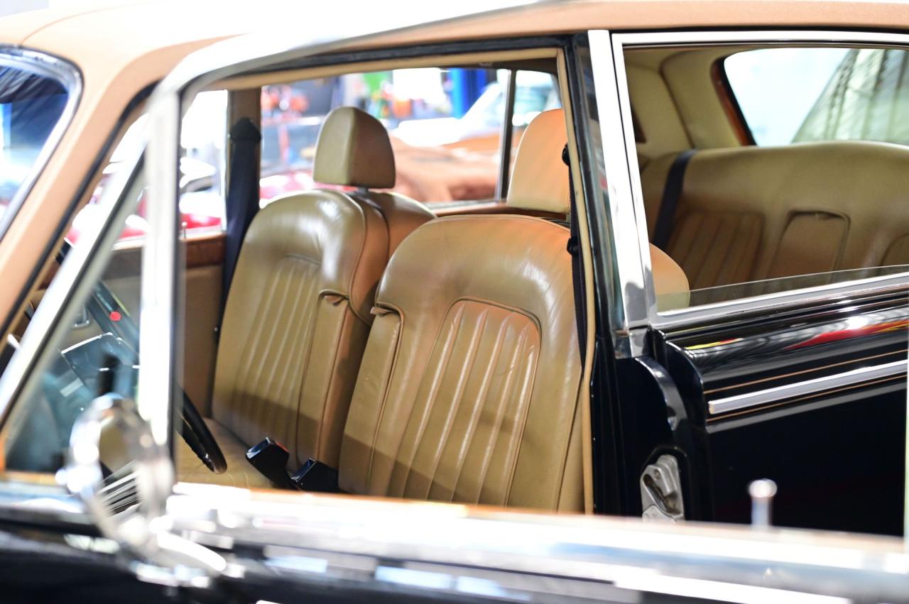 1972 Rolls - Royce SILVER CLOUD LWB