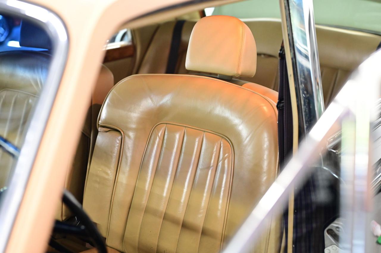 1972 Rolls - Royce SILVER CLOUD LWB