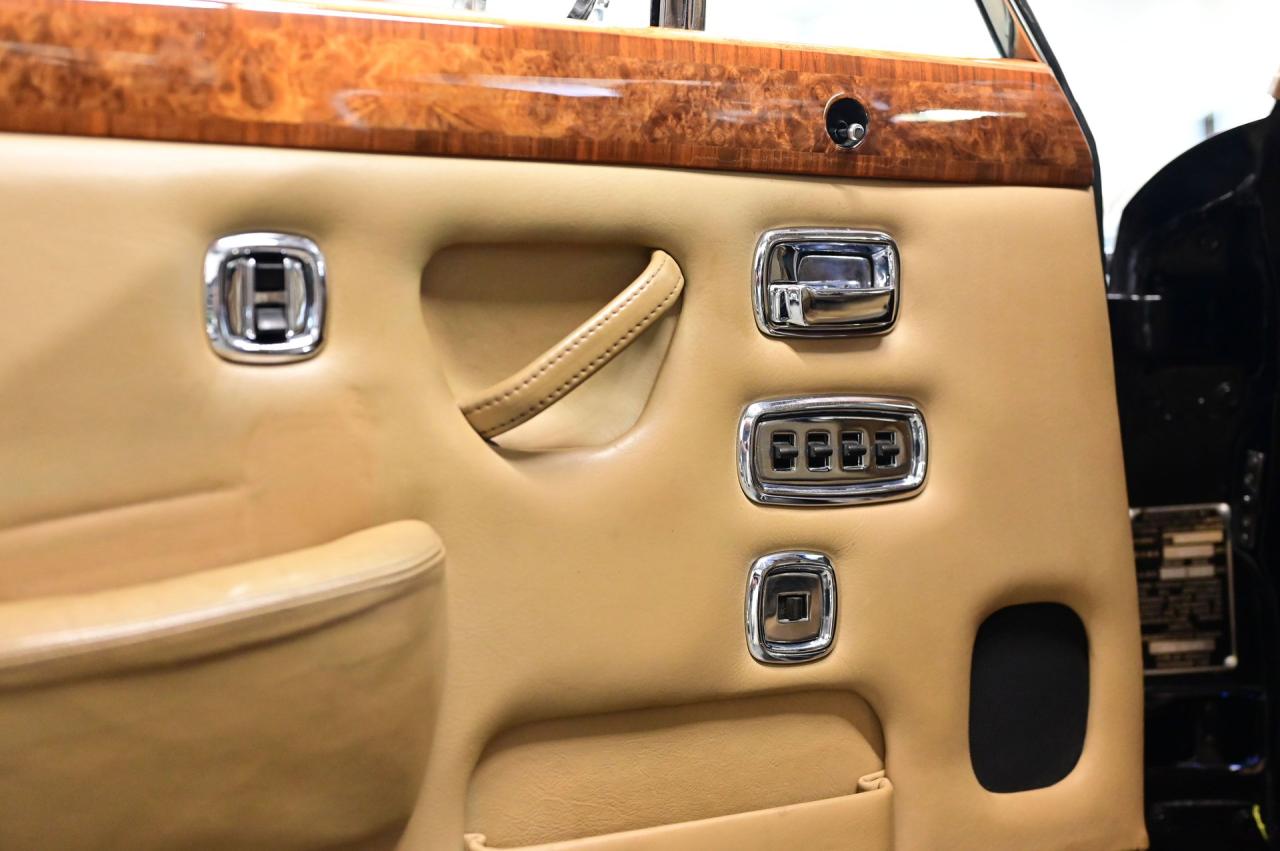 1972 Rolls - Royce SILVER CLOUD LWB