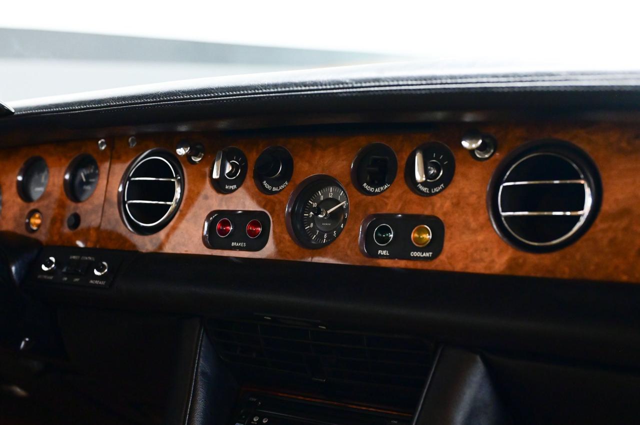 1972 Rolls - Royce SILVER CLOUD LWB
