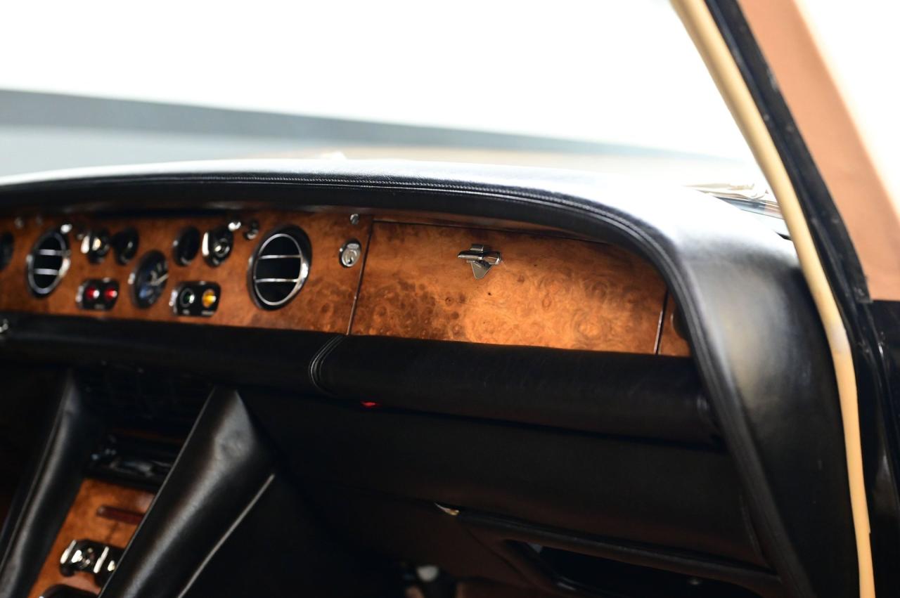 1972 Rolls - Royce SILVER CLOUD LWB