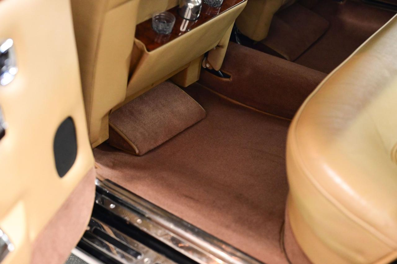 1972 Rolls - Royce SILVER CLOUD LWB