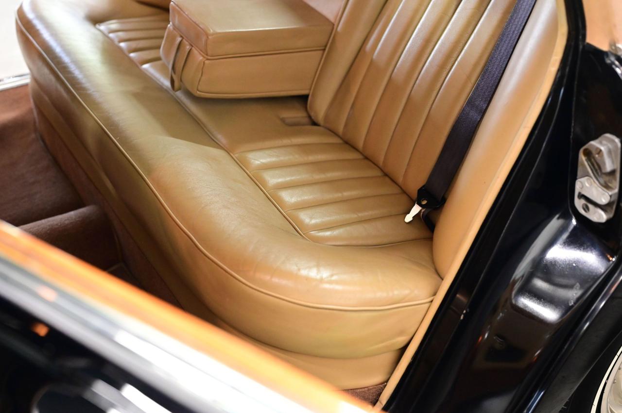 1972 Rolls - Royce SILVER CLOUD LWB