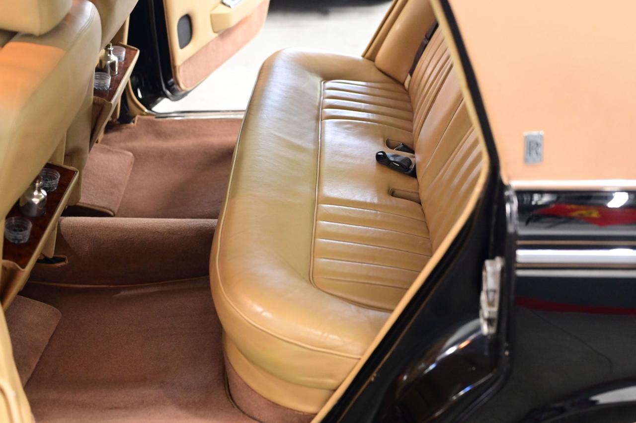 1972 Rolls - Royce SILVER CLOUD LWB