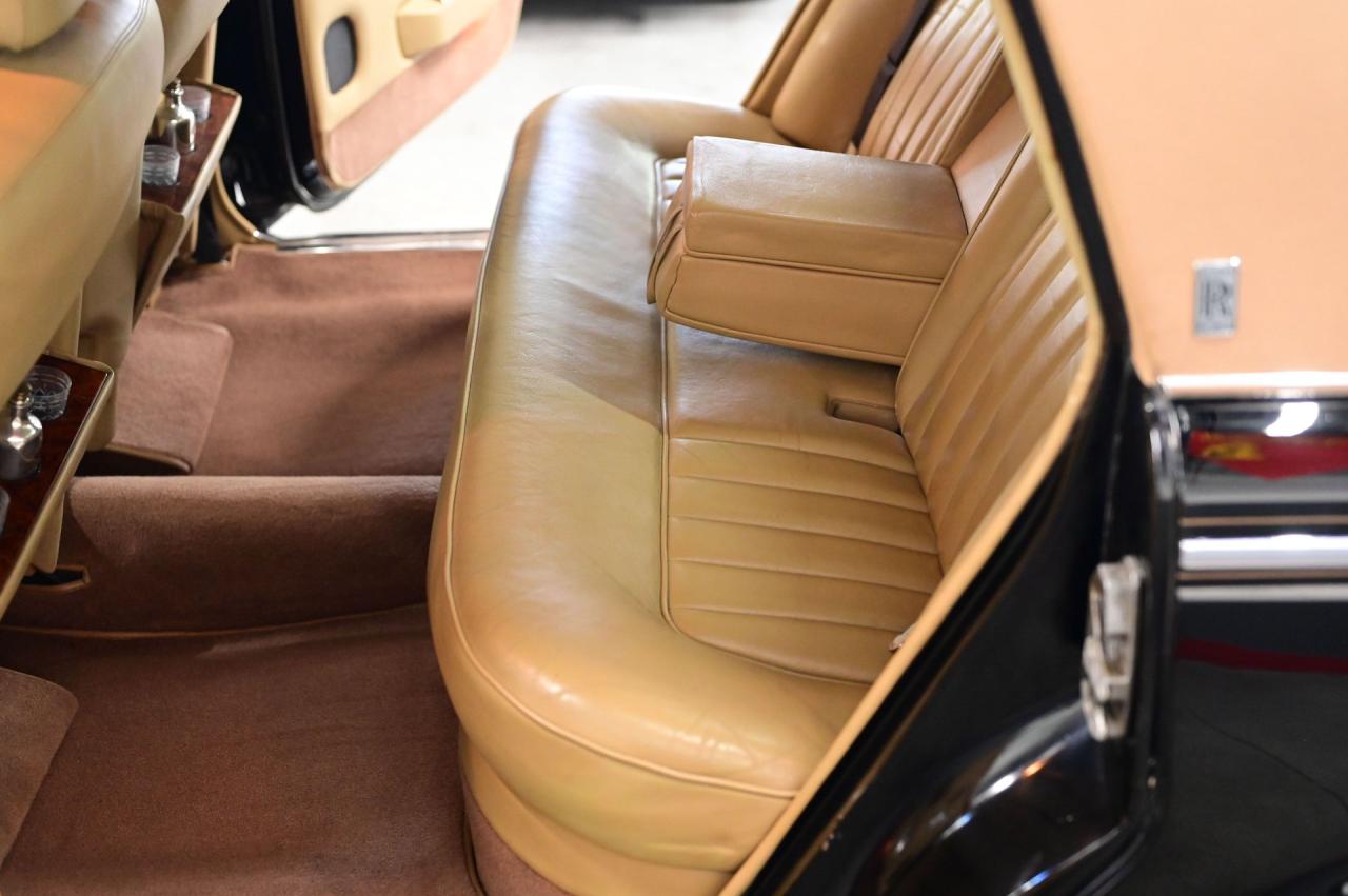 1972 Rolls - Royce SILVER CLOUD LWB