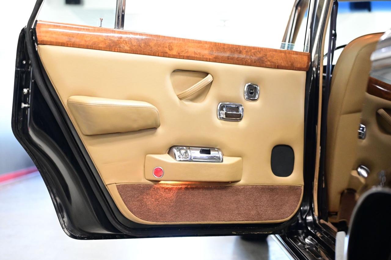 1972 Rolls - Royce SILVER CLOUD LWB