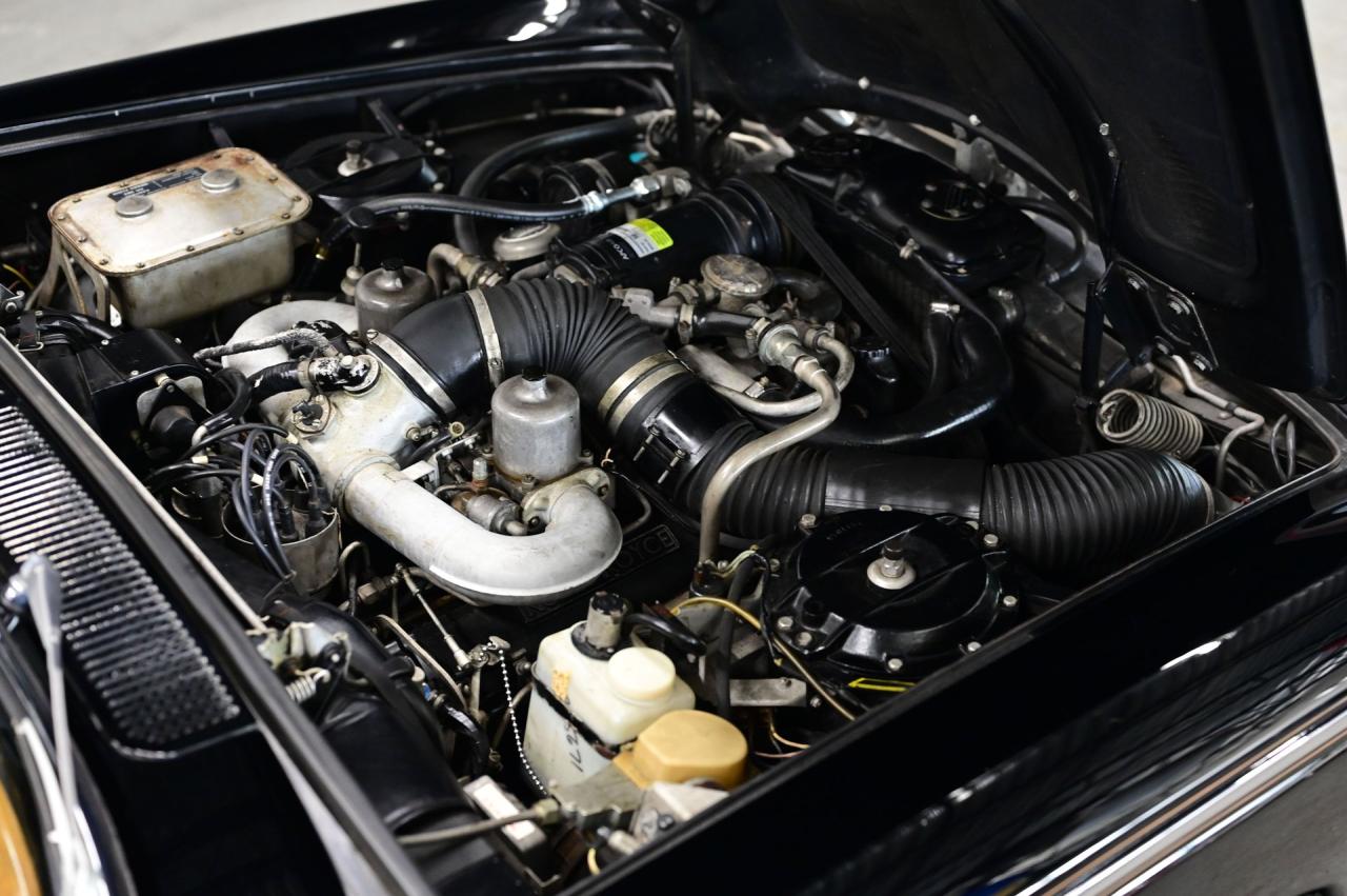 1972 Rolls - Royce SILVER CLOUD LWB