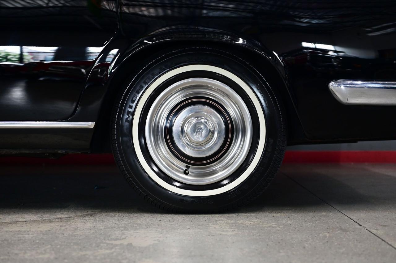 1972 Rolls - Royce SILVER CLOUD LWB