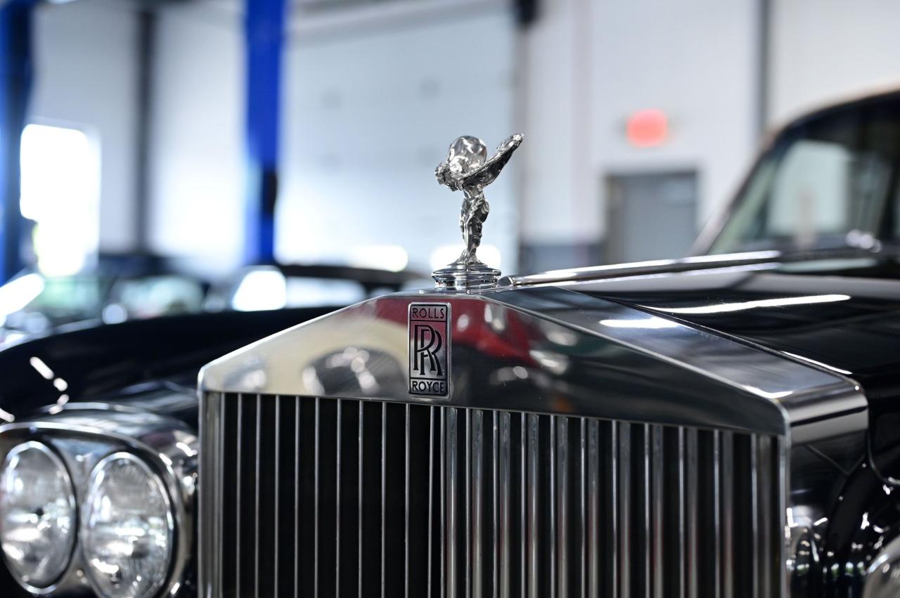 1972 Rolls - Royce SILVER CLOUD LWB