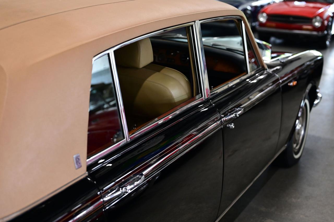 1972 Rolls - Royce SILVER CLOUD LWB