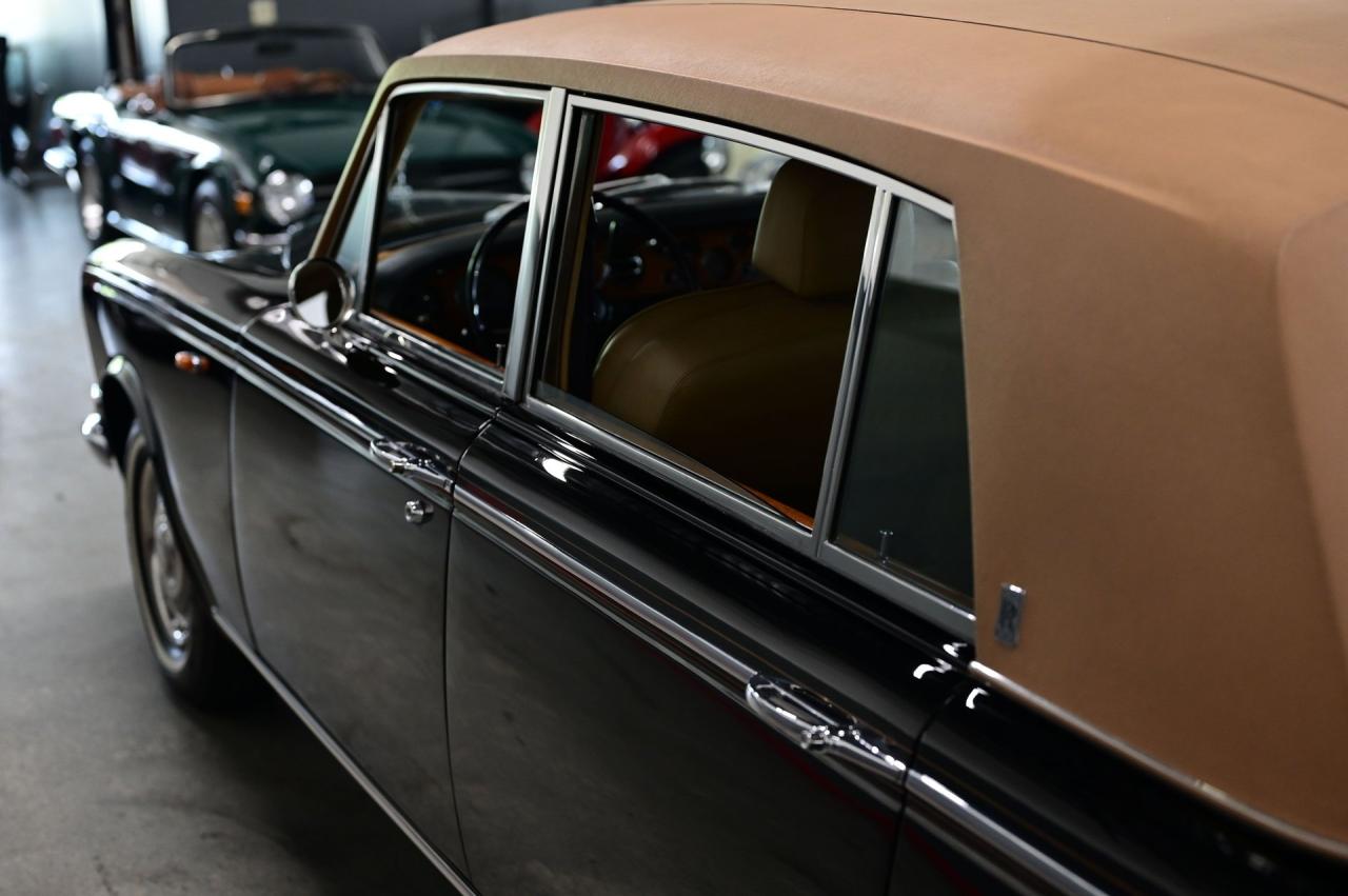 1972 Rolls - Royce SILVER CLOUD LWB