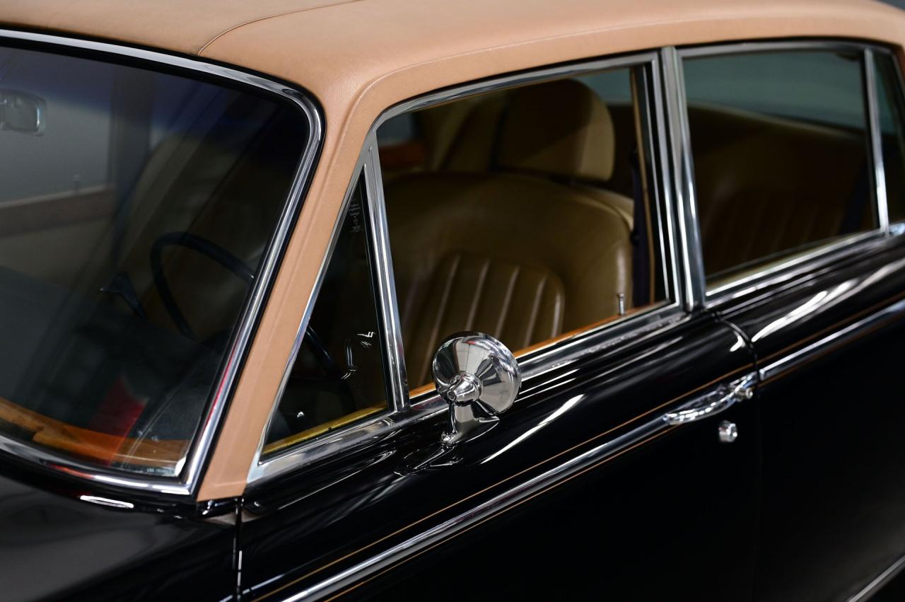 1972 Rolls - Royce SILVER CLOUD LWB