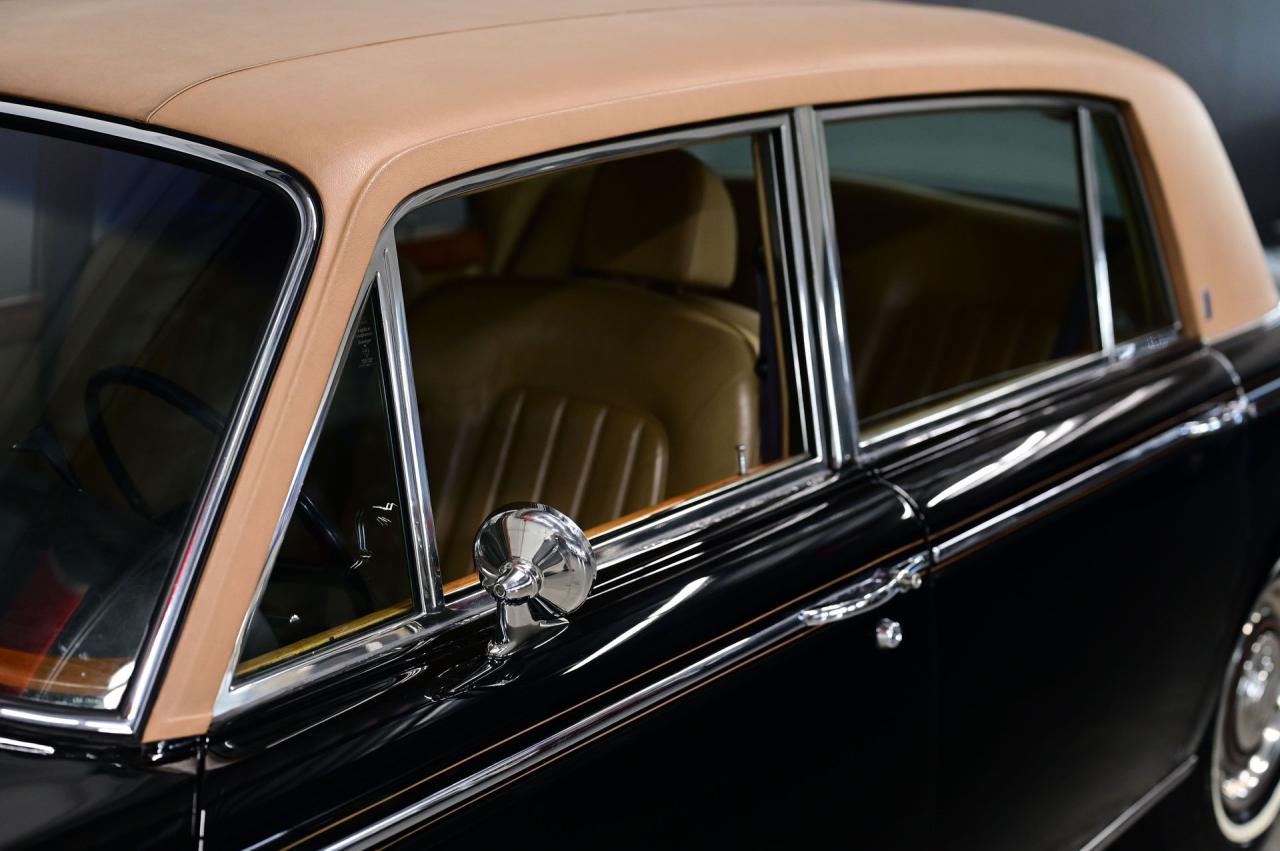 1972 Rolls - Royce SILVER CLOUD LWB