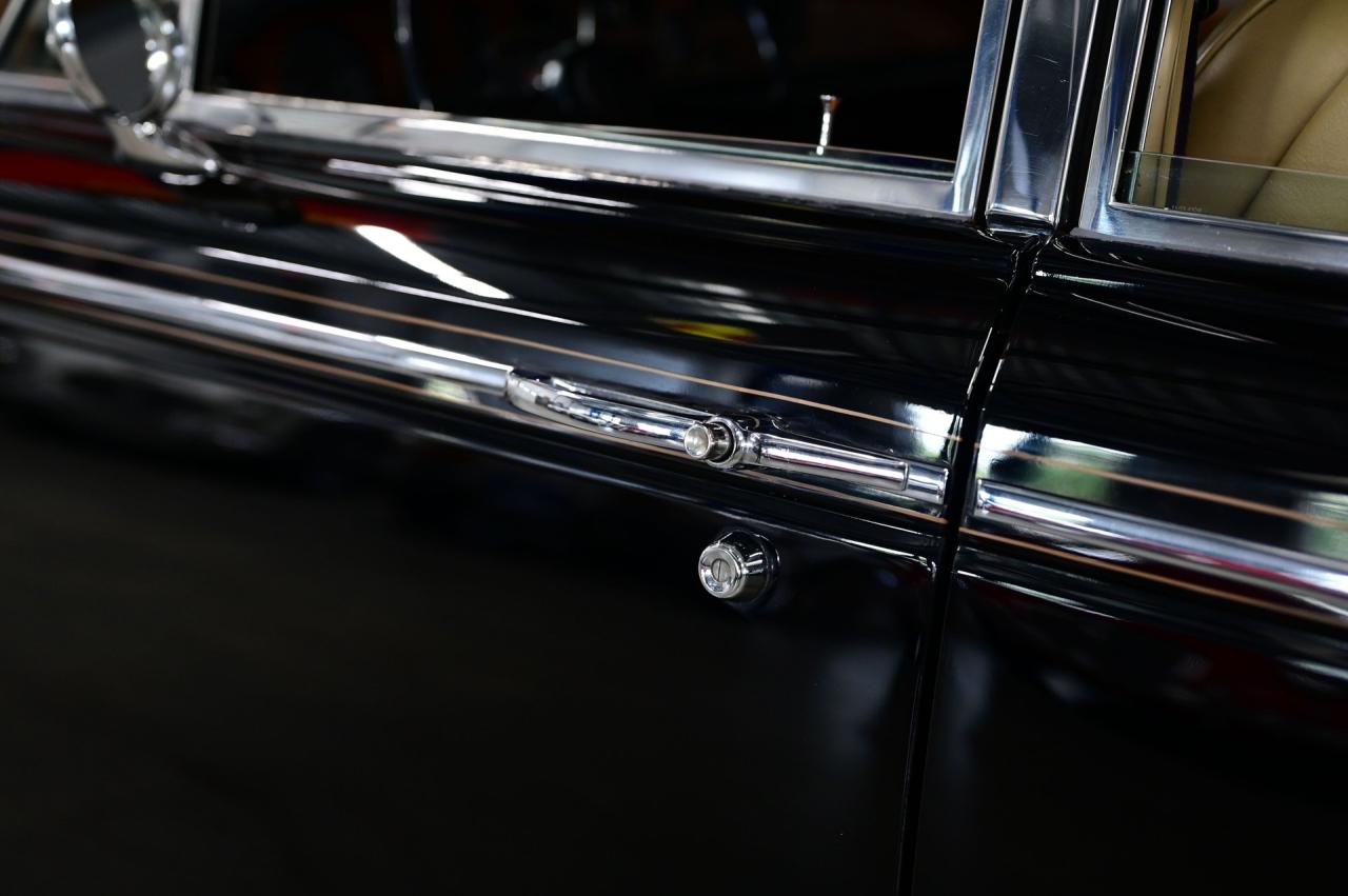 1972 Rolls - Royce SILVER CLOUD LWB