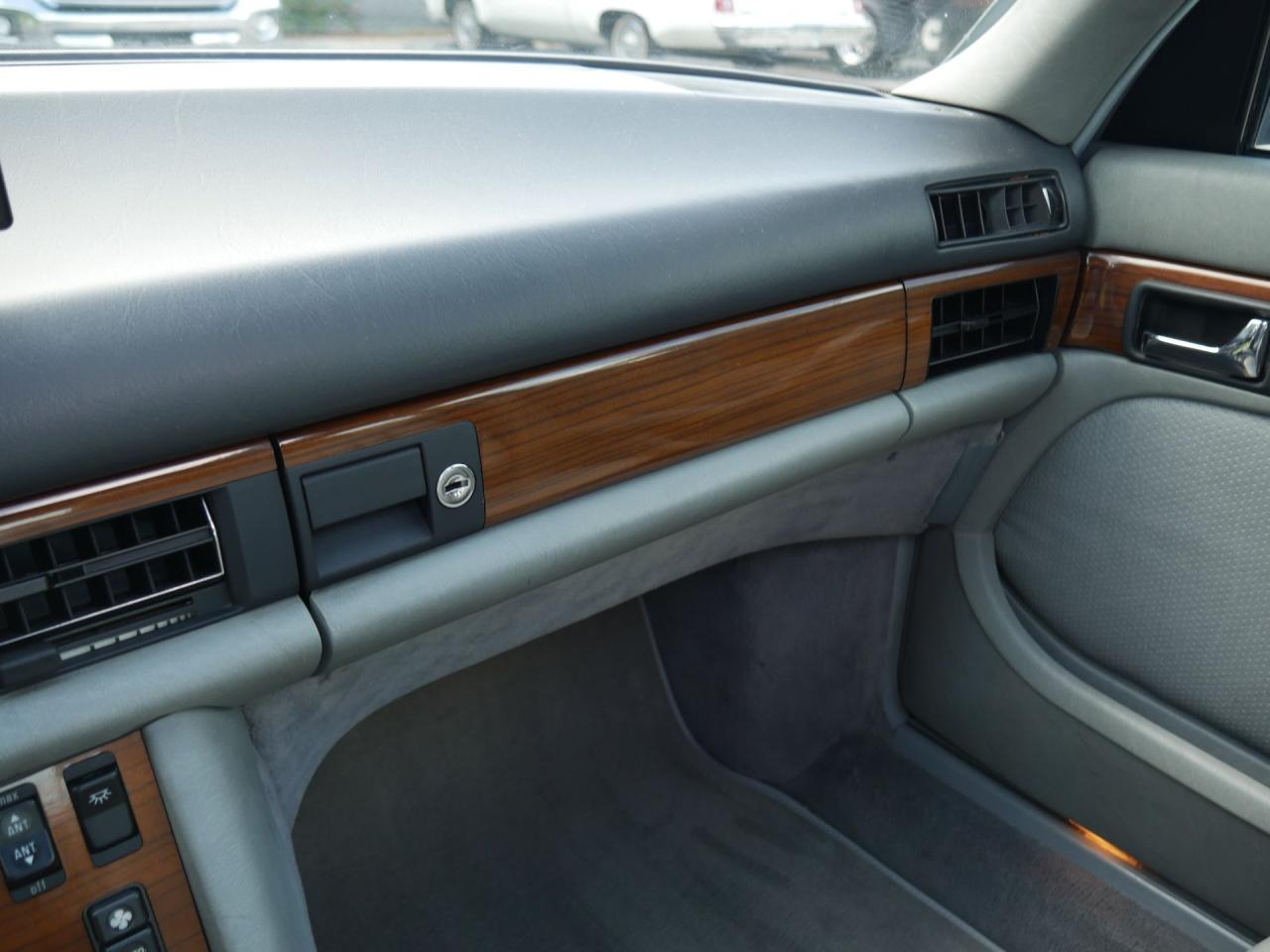 1986 Mercedes - Benz 300SDL
