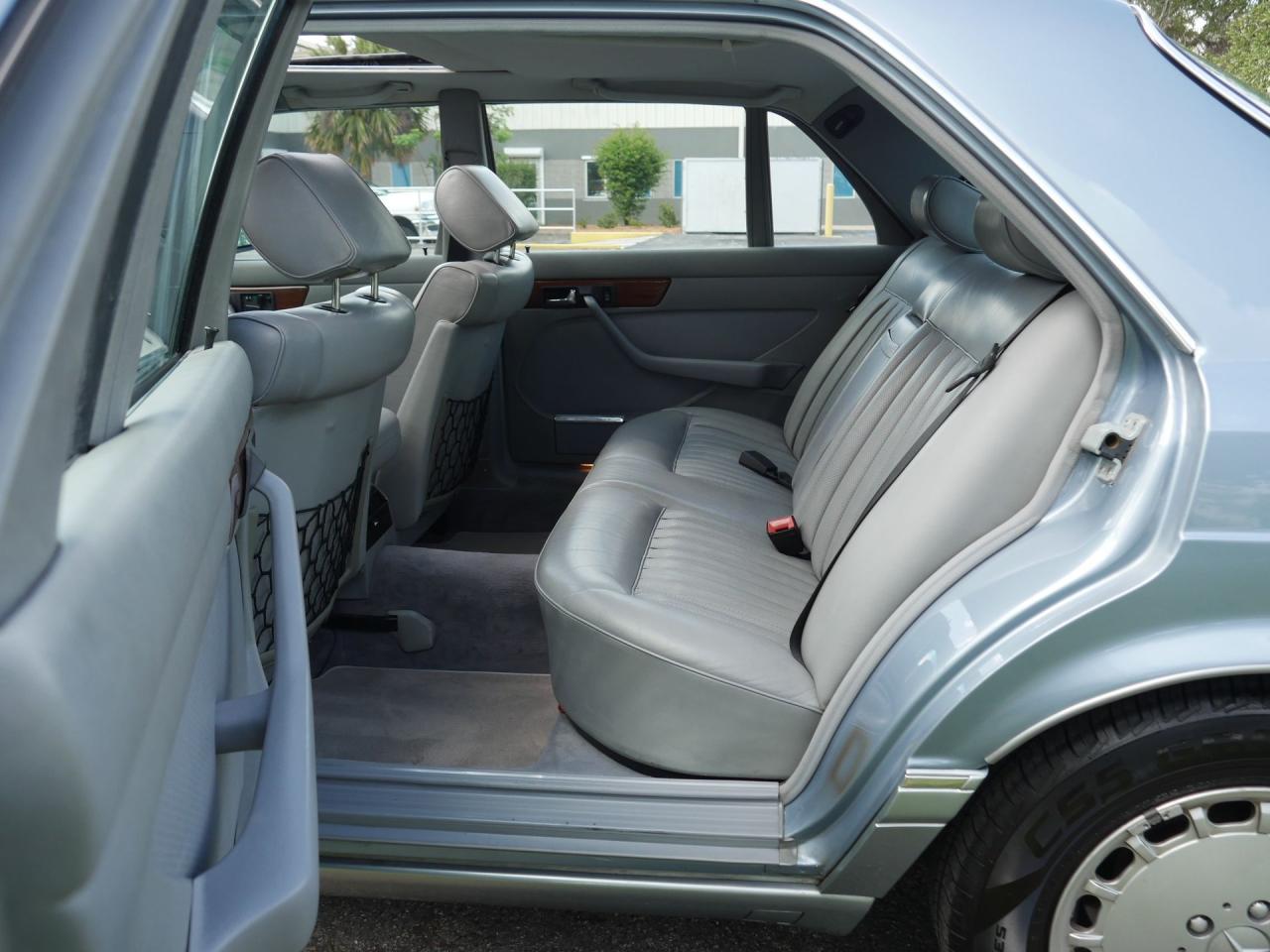1986 Mercedes - Benz 300SDL