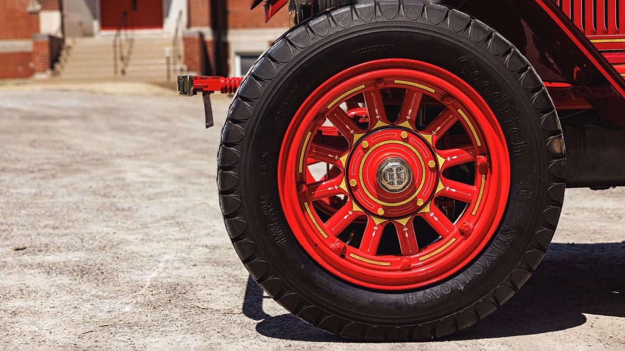 1924 American-LaFrance Type 40 Combination Chemical and Hose Fire Truck