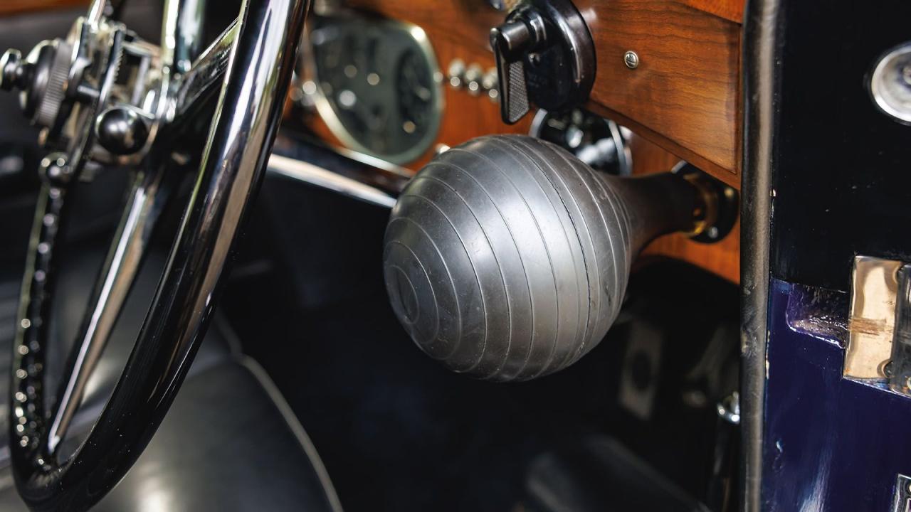 1934 Rolls - Royce Phantom II Barker Sedanca de Ville