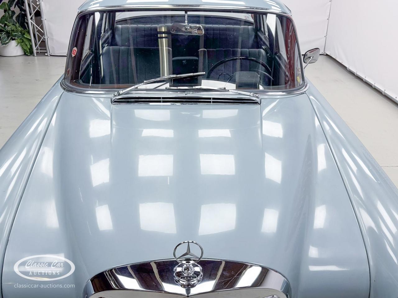 1965 Mercedes - Benz 230S