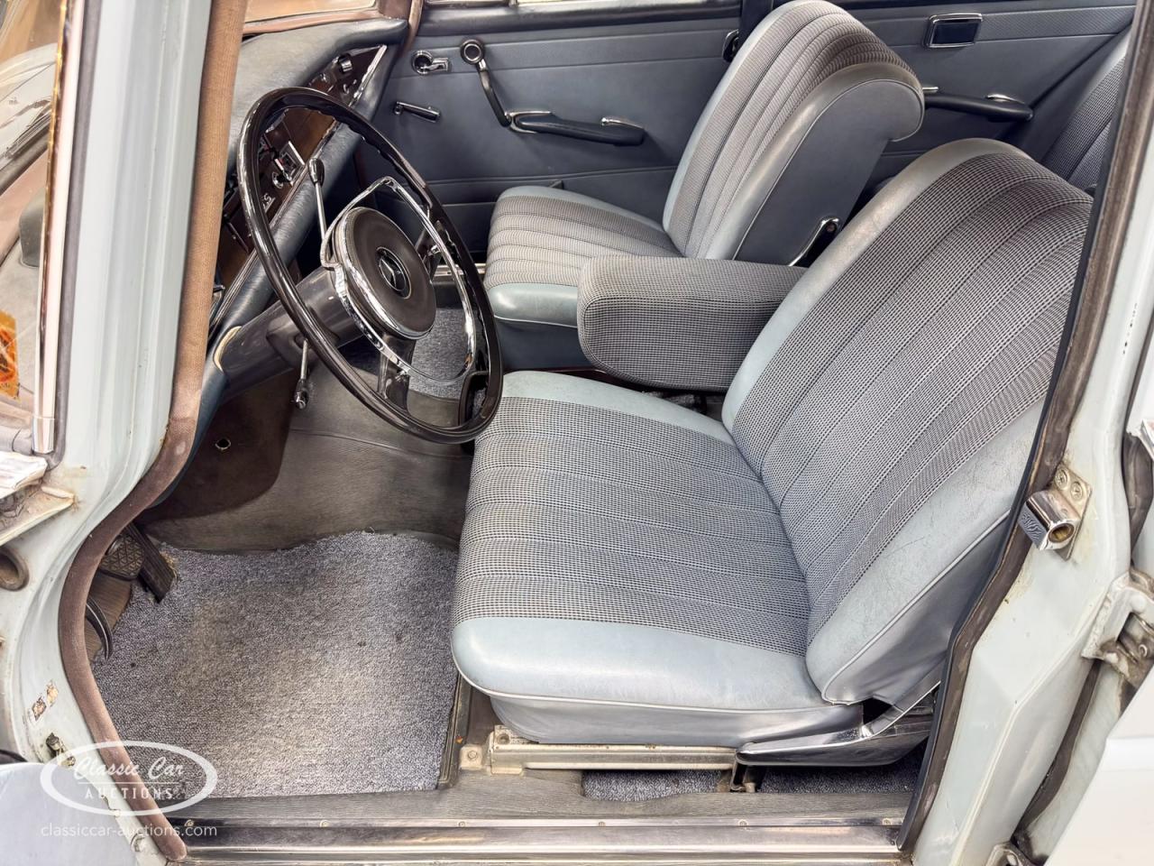 1965 Mercedes - Benz 230S