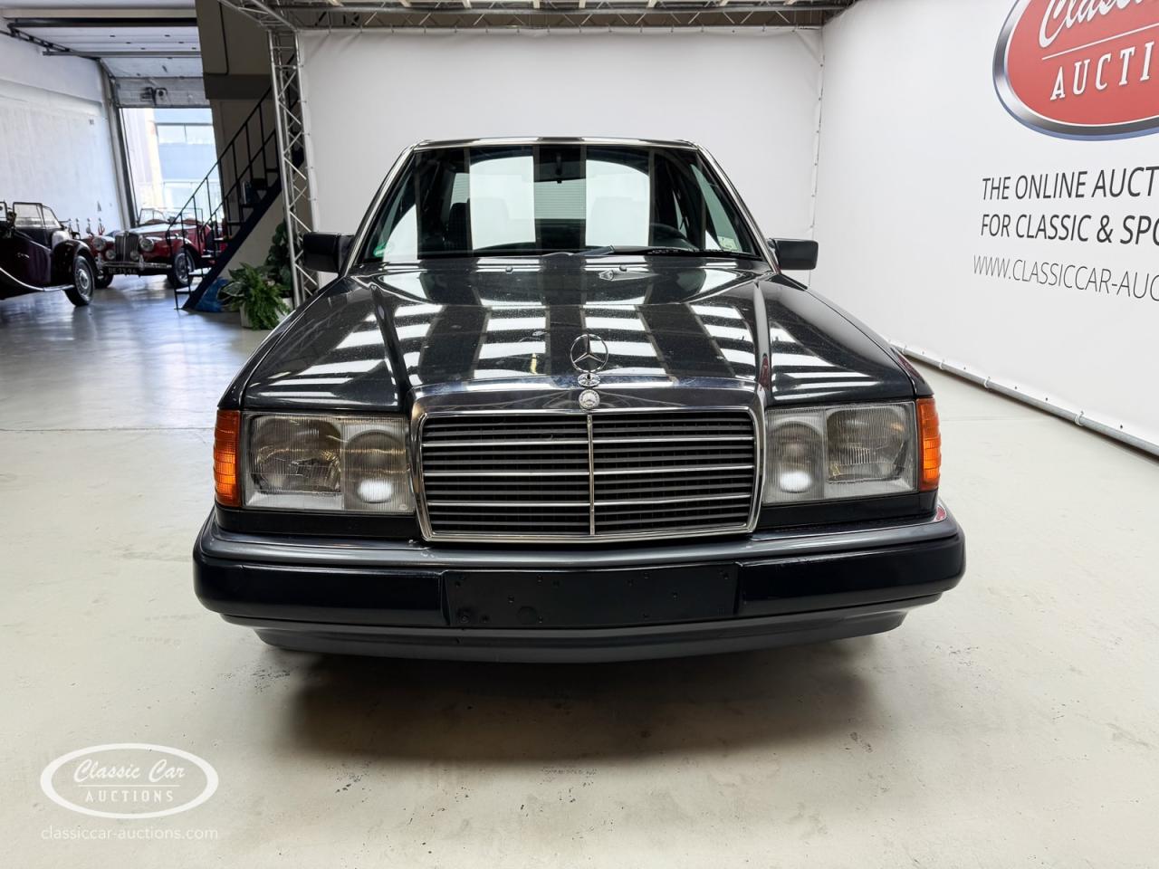 1992 Mercedes - Benz 200E