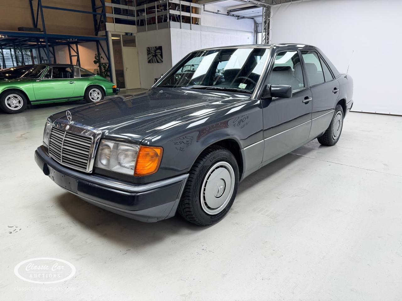 1992 Mercedes - Benz 200E