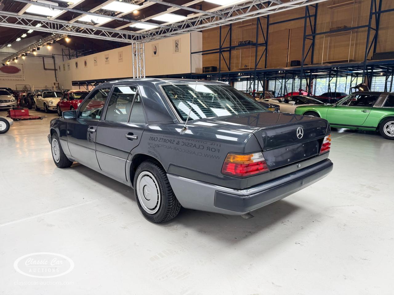 1992 Mercedes - Benz 200E