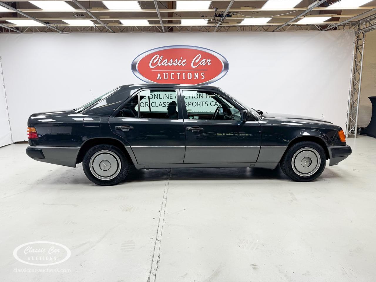 1992 Mercedes - Benz 200E
