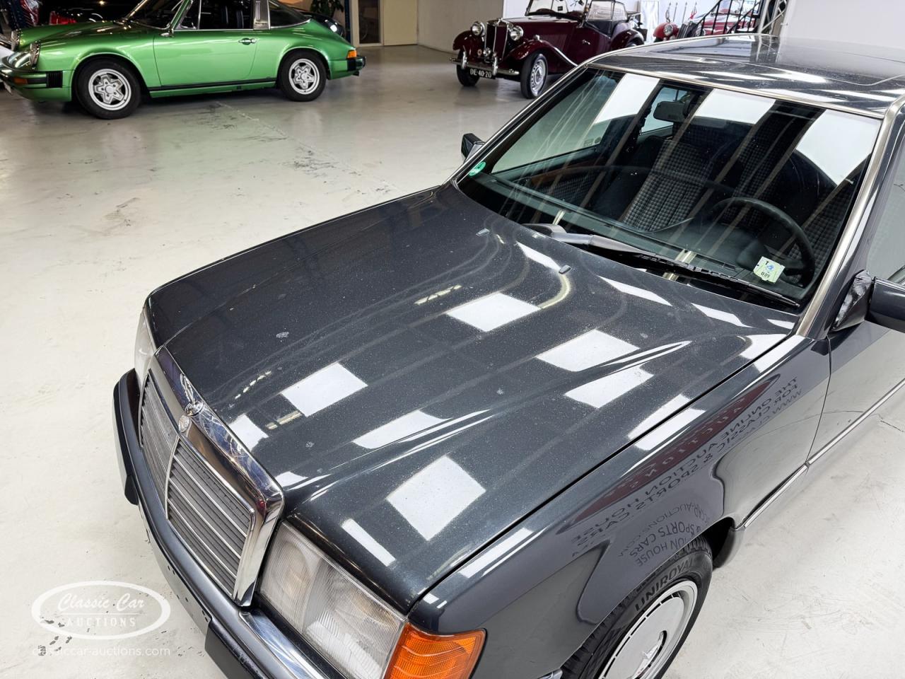 1992 Mercedes - Benz 200E