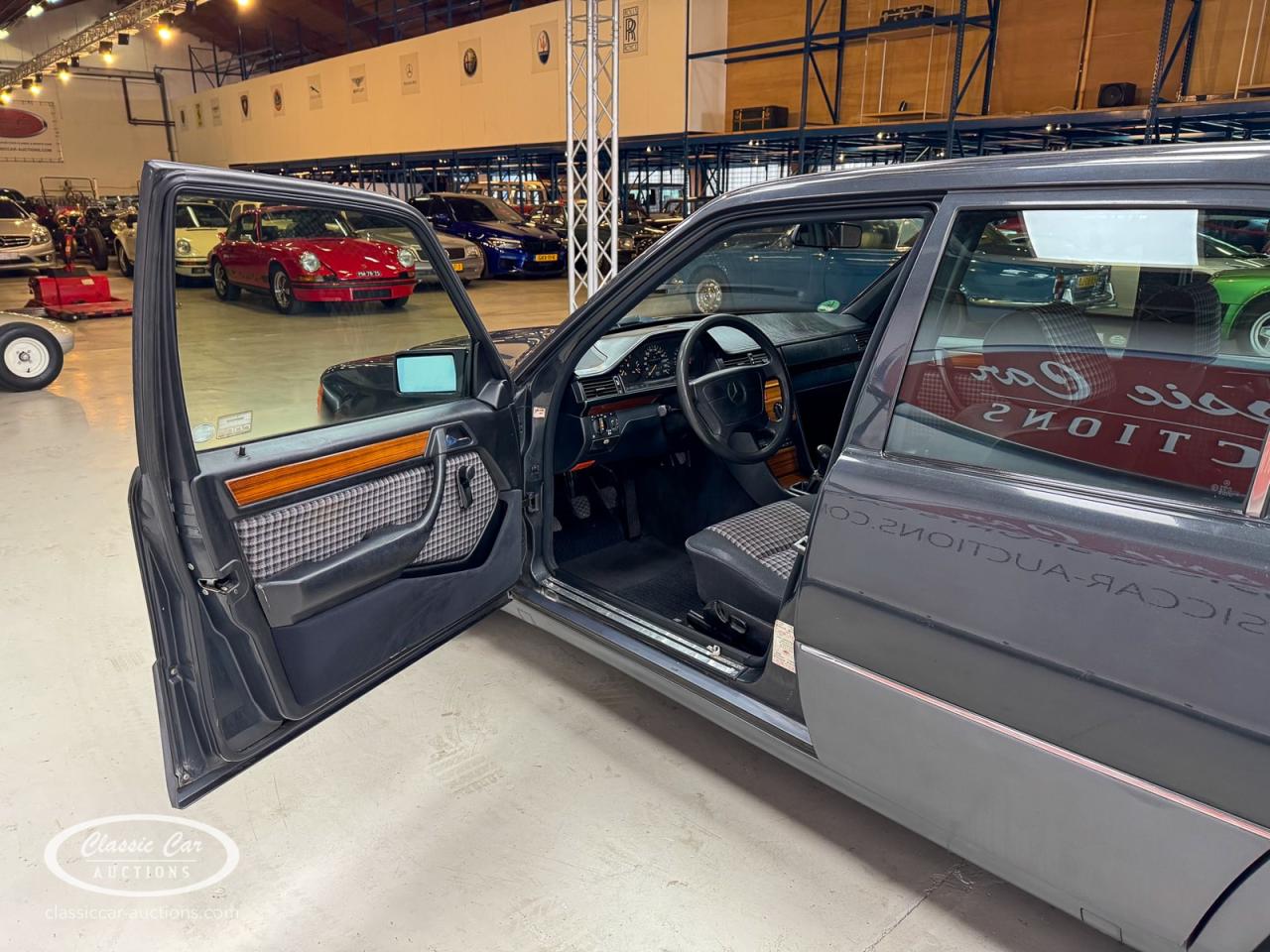 1992 Mercedes - Benz 200E