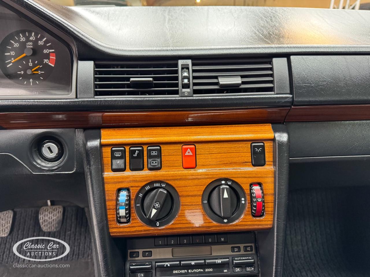 1992 Mercedes - Benz 200E