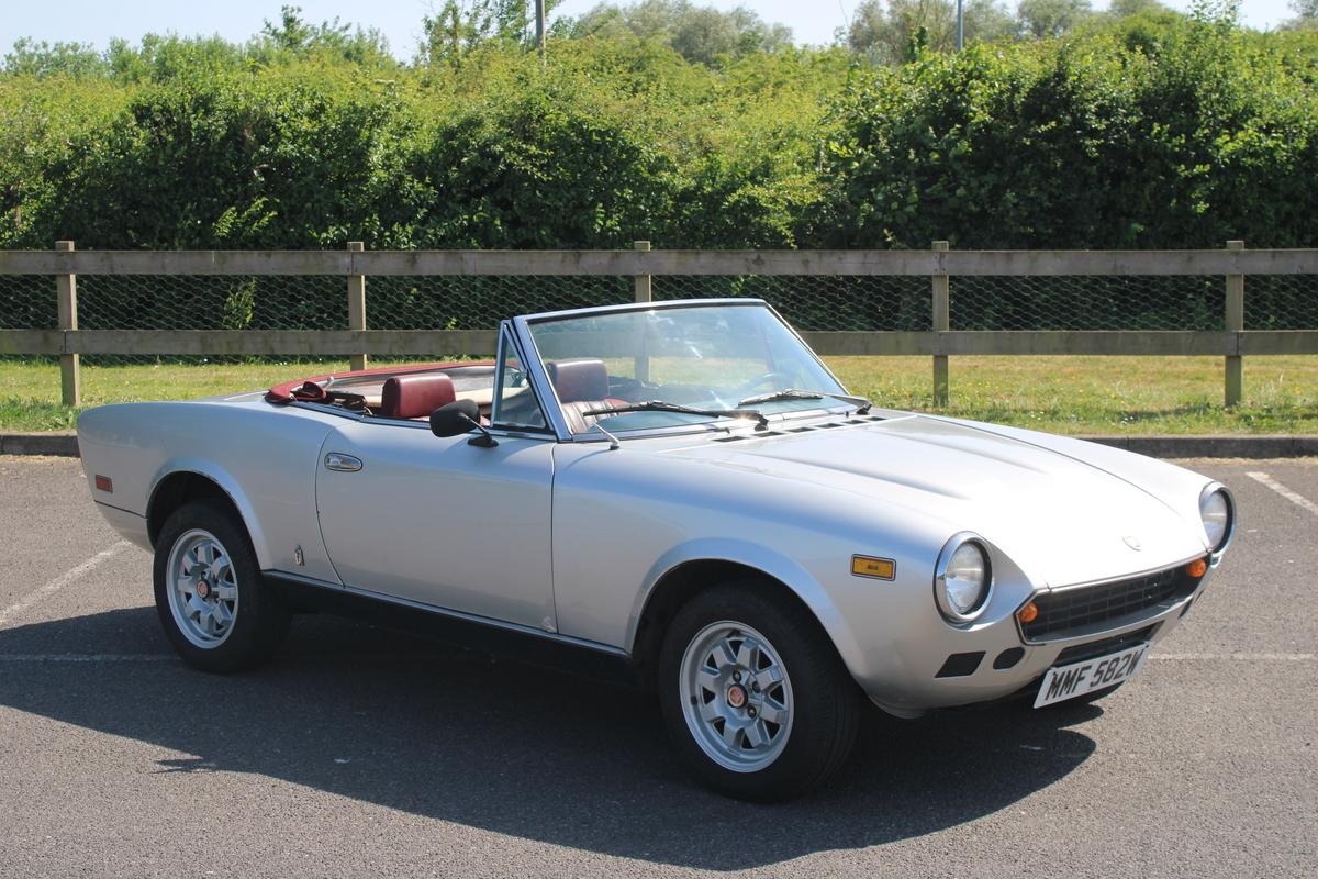 1981 Fiat 124 SPIDER LHD