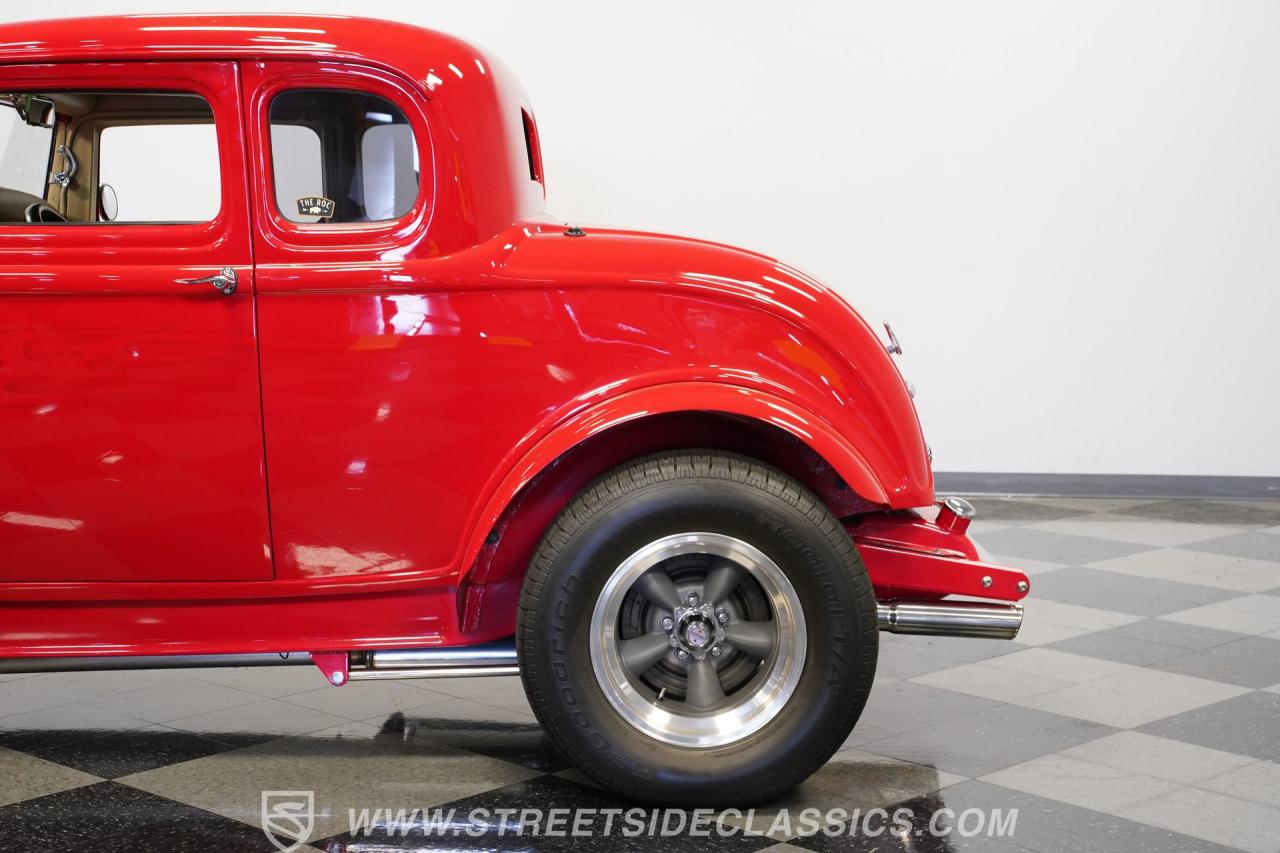 1932 Ford 5-Window Coupe
