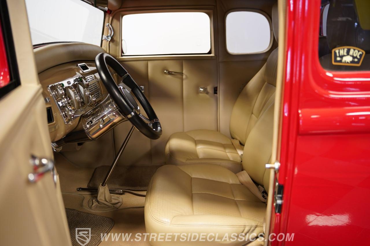 1932 Ford 5-Window Coupe