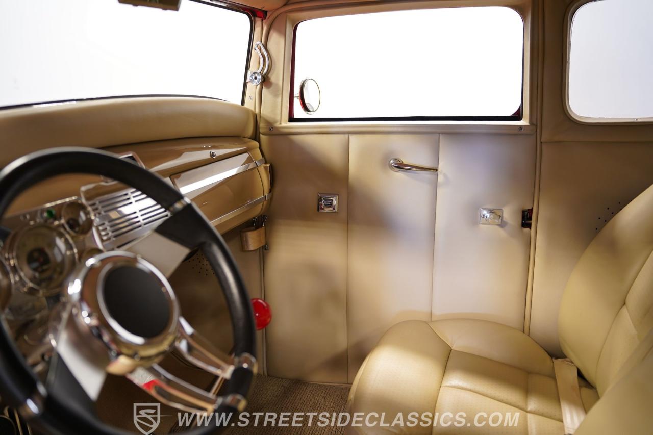 1932 Ford 5-Window Coupe