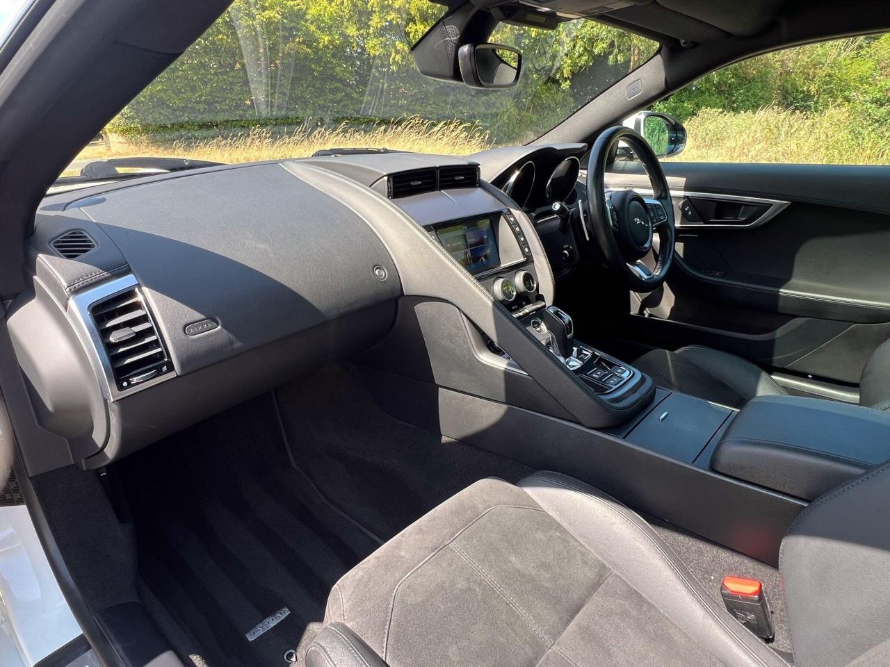 2017 Jaguar 3.0 V6 R-Dynamic Auto Euro 6 (s/s) 2dr