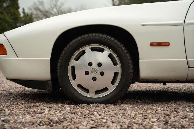 1990 Porsche 928 S4