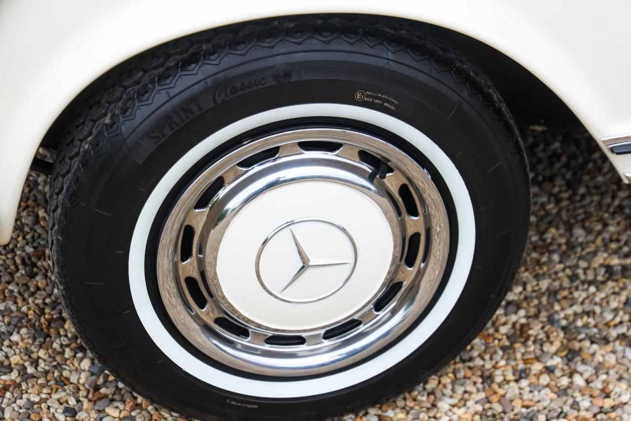 1971 Mercedes - Benz 280 SL Pagode &ldquo;Completely Data card correct&rdquo;