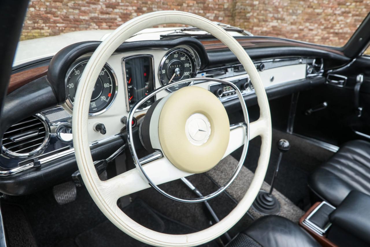 1971 Mercedes - Benz 280 SL Pagode &ldquo;Completely Data card correct&rdquo;