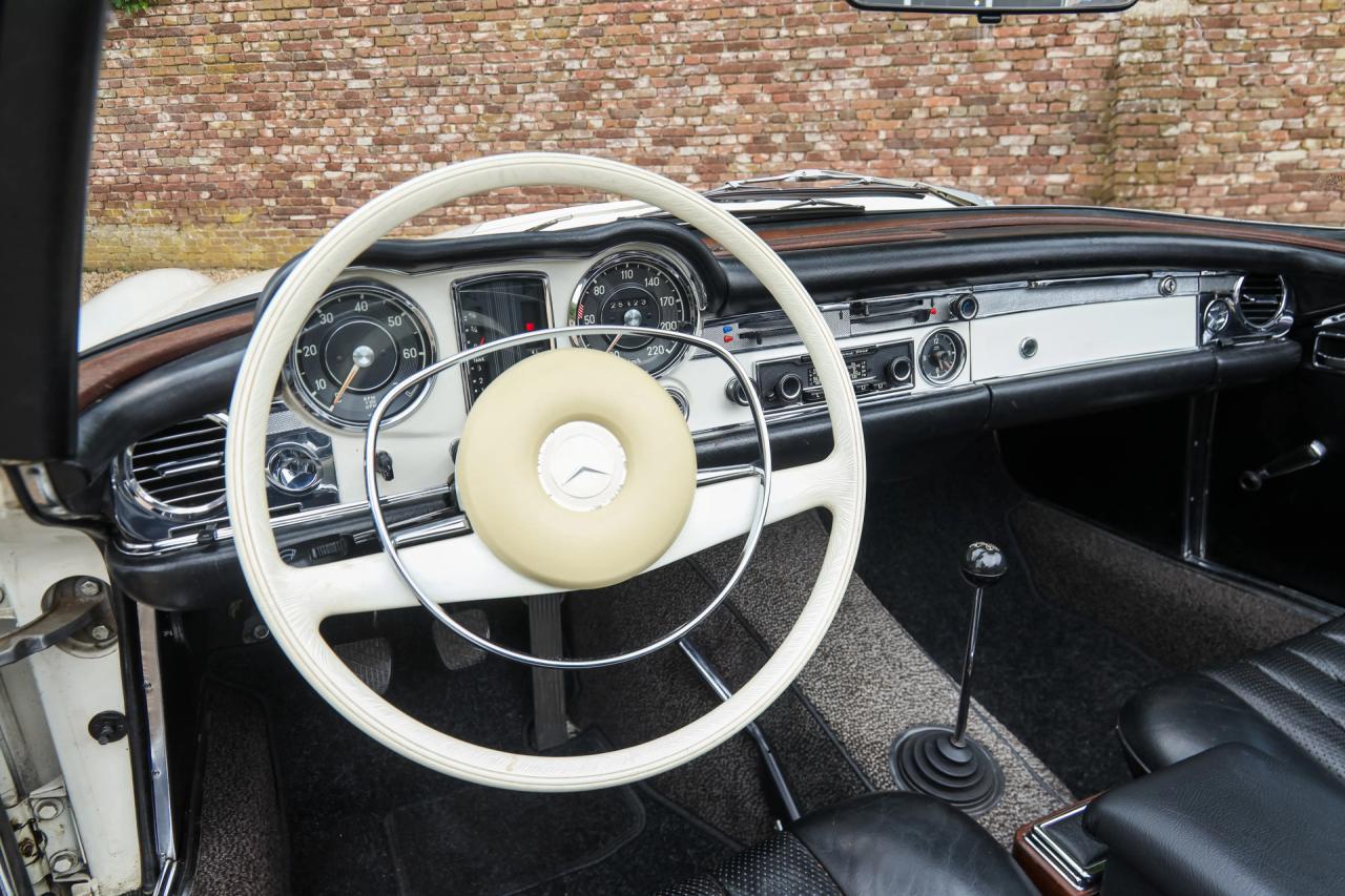 1971 Mercedes - Benz 280 SL Pagode &ldquo;Completely Data card correct&rdquo;
