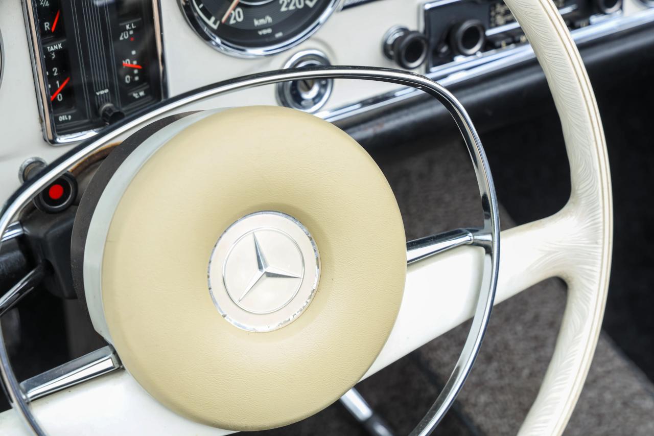 1971 Mercedes - Benz 280 SL Pagode &ldquo;Completely Data card correct&rdquo;