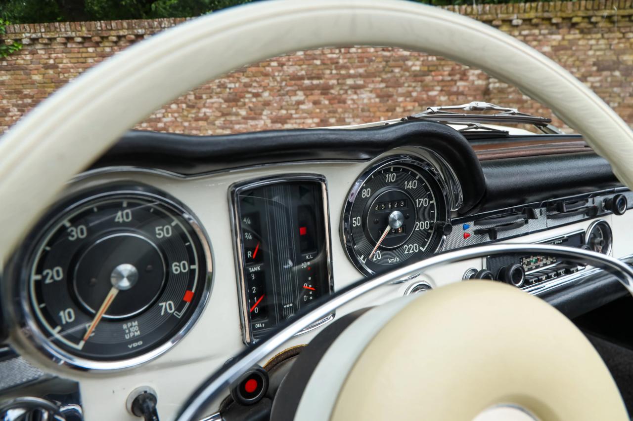 1971 Mercedes - Benz 280 SL Pagode &ldquo;Completely Data card correct&rdquo;