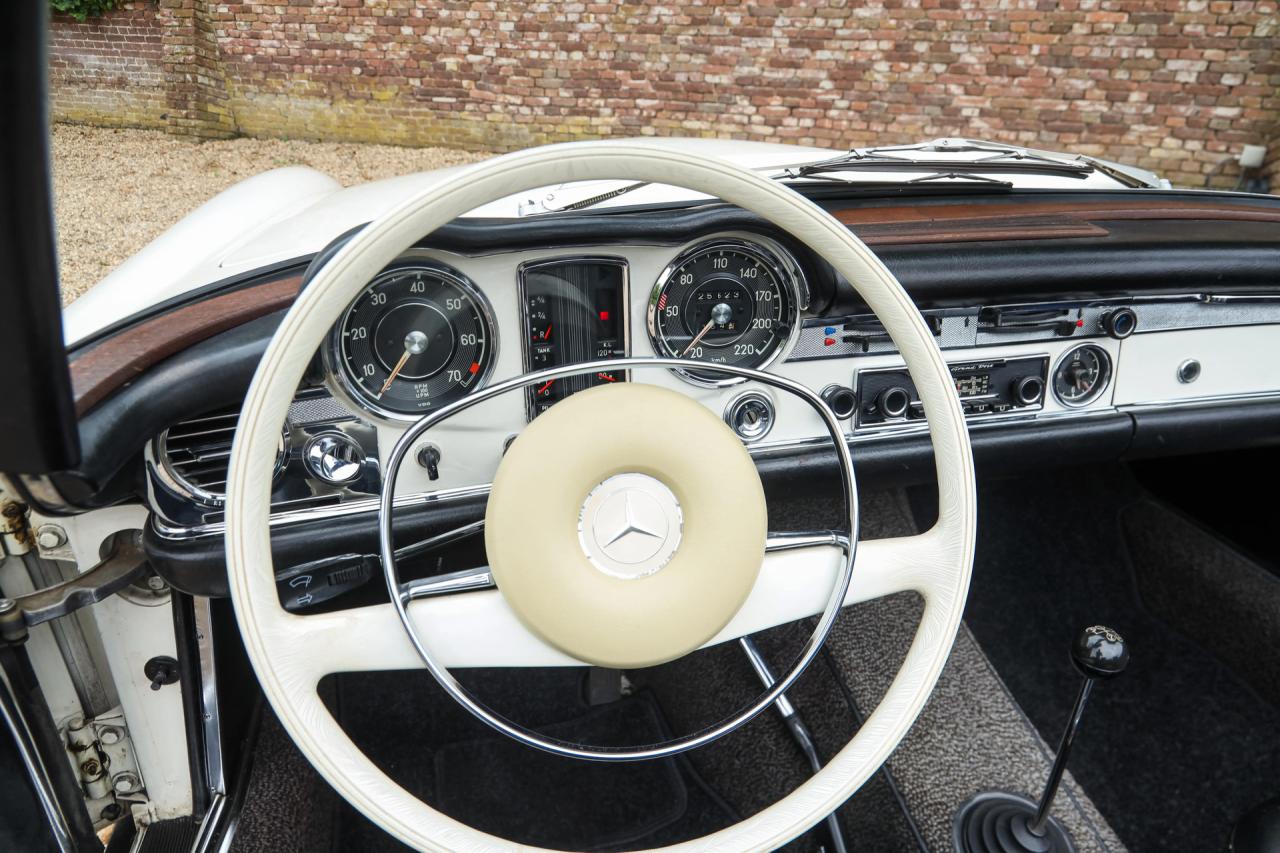 1971 Mercedes - Benz 280 SL Pagode &ldquo;Completely Data card correct&rdquo;