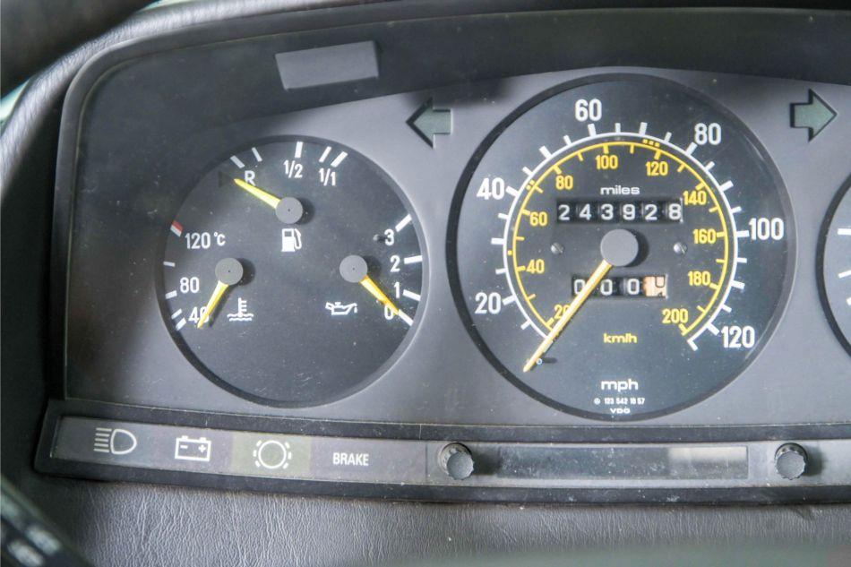1983 Mercedes - Benz 300TDT Turbo combi (W123)