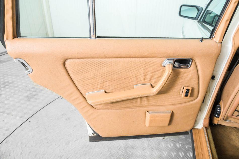 1983 Mercedes - Benz 300TDT Turbo combi (W123)