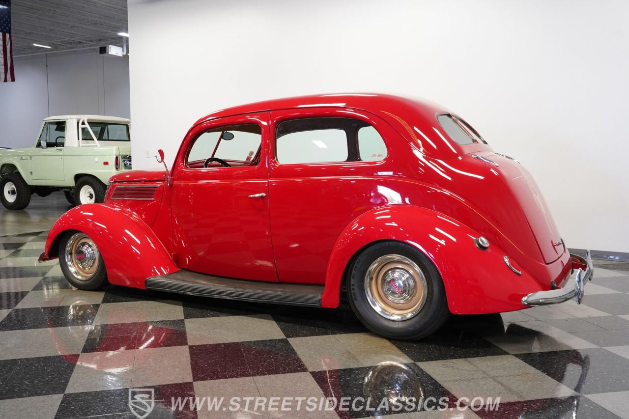 1937 Ford Tudor Humpback