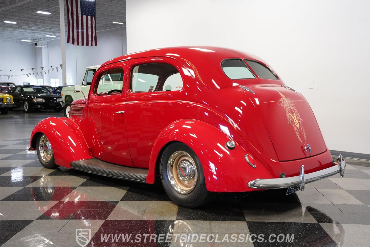 1937 Ford Tudor Humpback