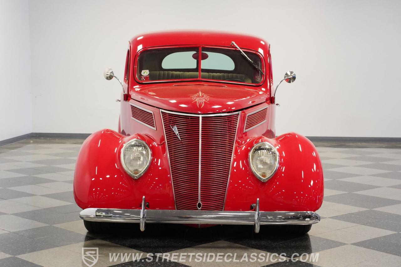 1937 Ford Tudor Humpback