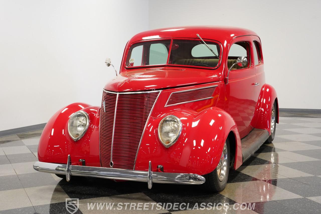 1937 Ford Tudor Humpback