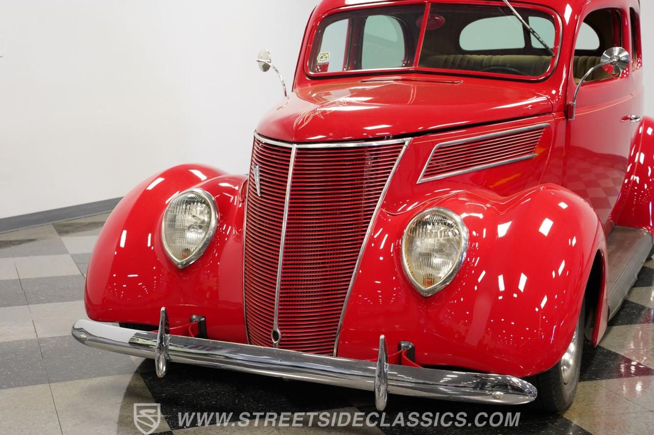 1937 Ford Tudor Humpback